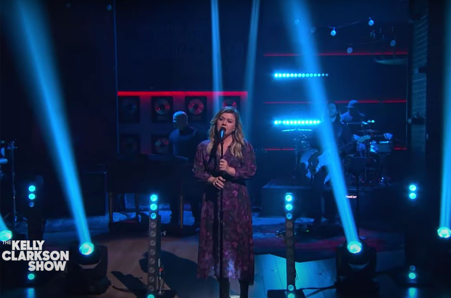 Kelly Clarkson faz belo cover de “Rare”, da cantora Selena Gomez PurePop